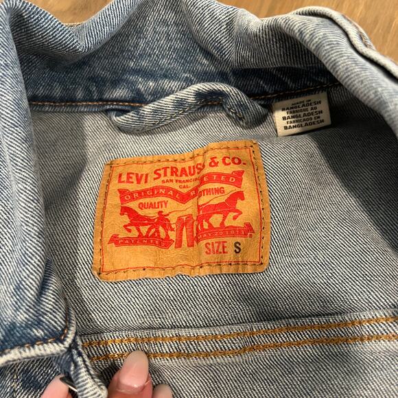 Vintage Levi's Jean Jacket. Size Small - Picture 4 of 8